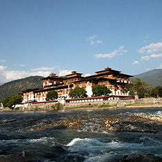 Punakha Dzong, Bhutan Punakha Dzong 1st Zhabdrung Rinpoche built the dzong in 1637-38.