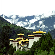 Trongsa Dzong Trongsa Dzong built on a strategic location overlooking the Mangde chhu